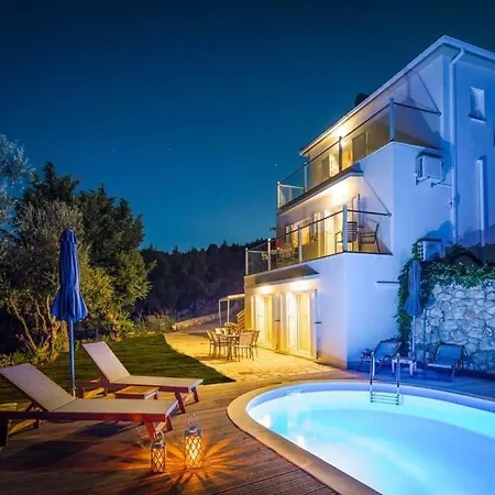 Ai Giannis Sleeps 6 Pool Air Con Wifi *